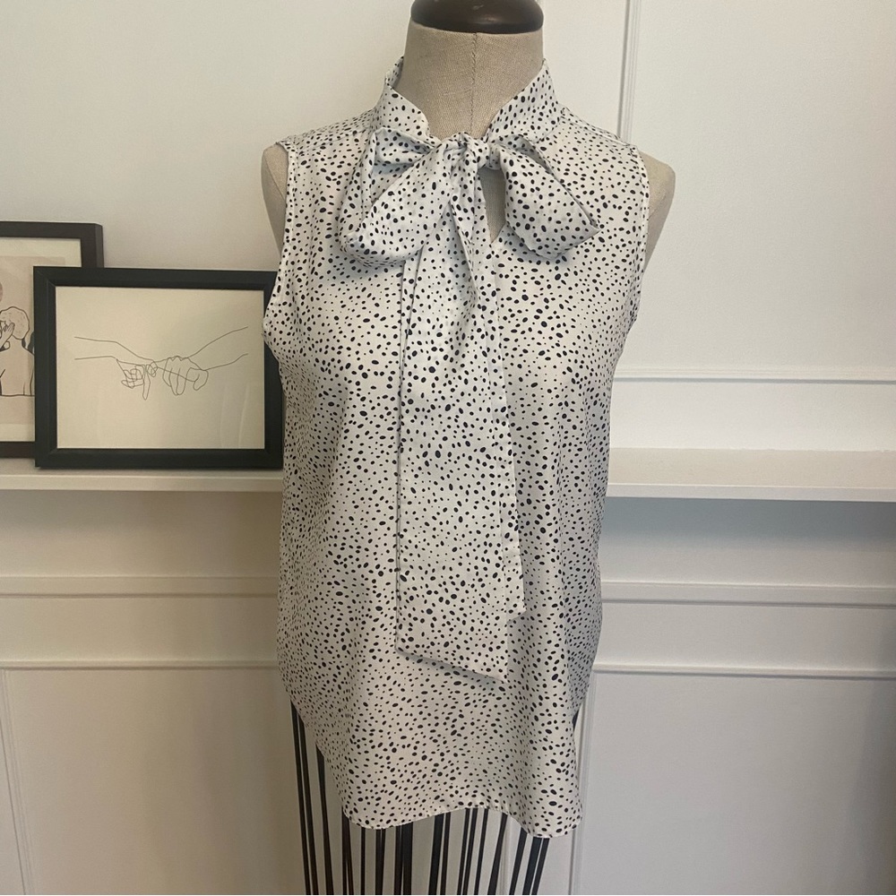 SHEIN White Sleeveless Polka Dot Bow Tie Blouse